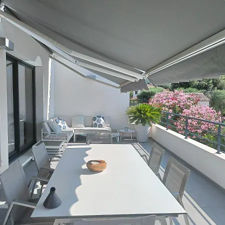 Villa Contemporaine Piscine Chauffee,petanque, Clim *