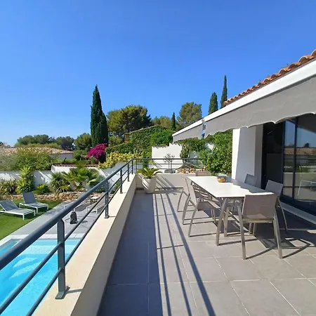 Contemporaine Piscine Chauffee,petanque, Clim Ceyreste